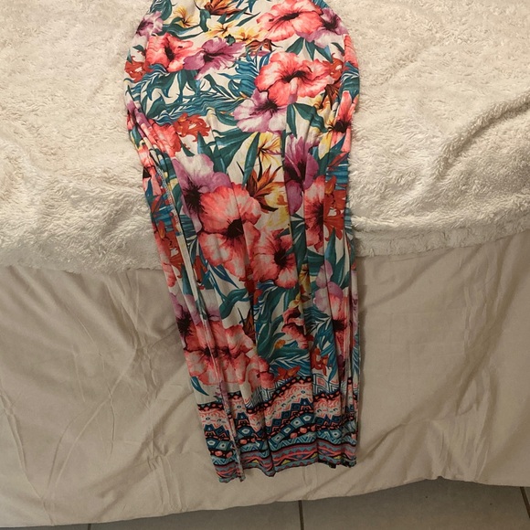 Charlotte Russe Multicolor Floral Maxi Dress with matching Sandals - Picture 3 of 9